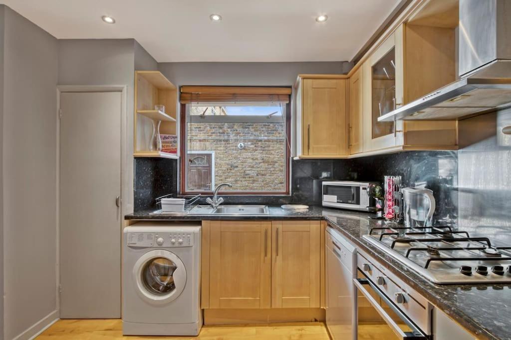 Lovely 3-Bed Clapham Common London Exterior foto