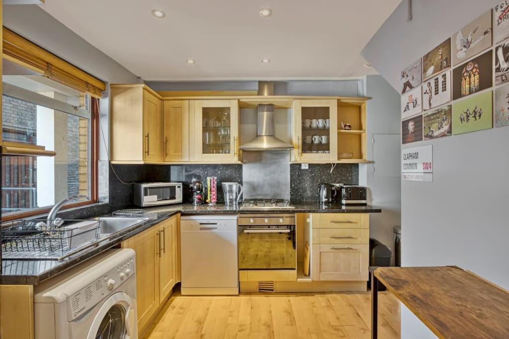 Lovely 3-Bed Clapham Common London Exterior foto