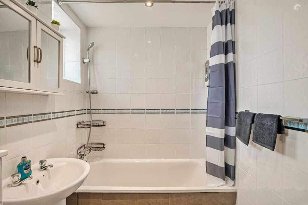 Lovely 3-Bed Clapham Common London Exterior foto